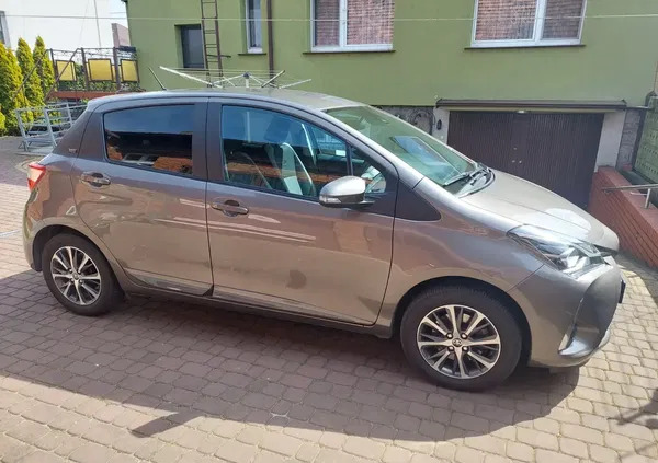 samochody osobowe Toyota Yaris cena 62000 przebieg: 22638, rok produkcji 2019 z Pisz